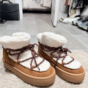 Old Navy Tan and Cream Winter Boots